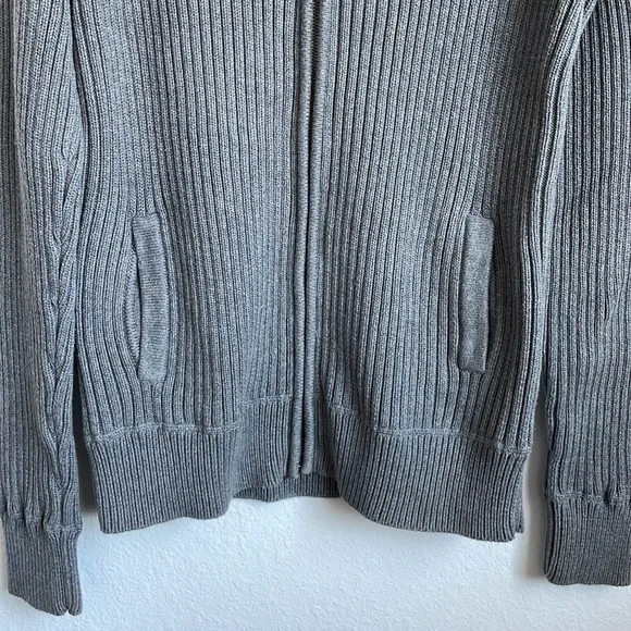 H & M Sweater - Picture 7 of 14